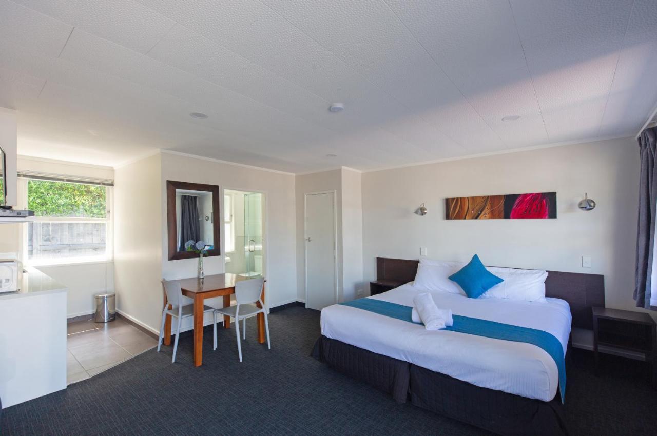 Lake Breeze Motel Taupo Exterior photo