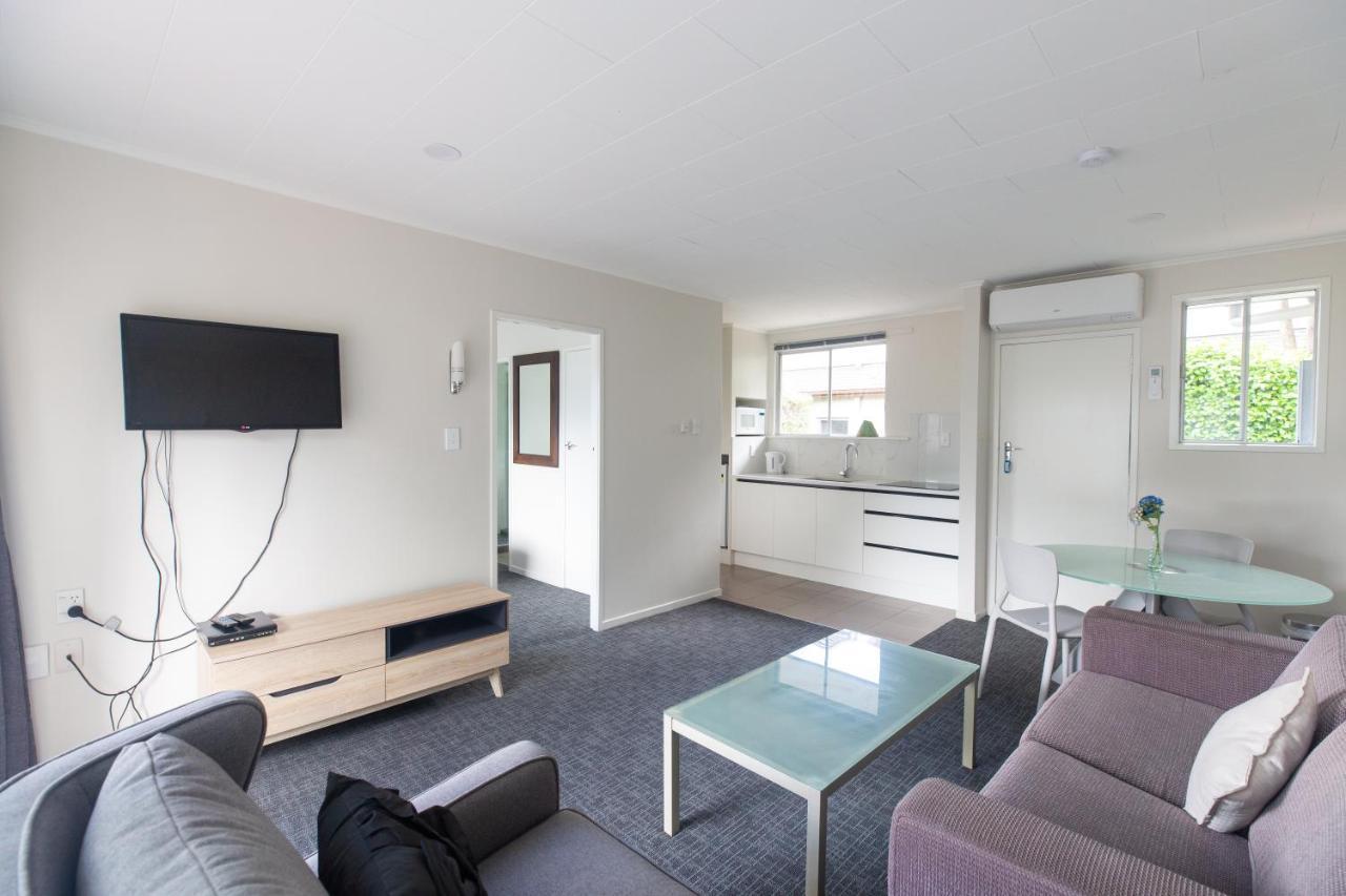Lake Breeze Motel Taupo Exterior photo