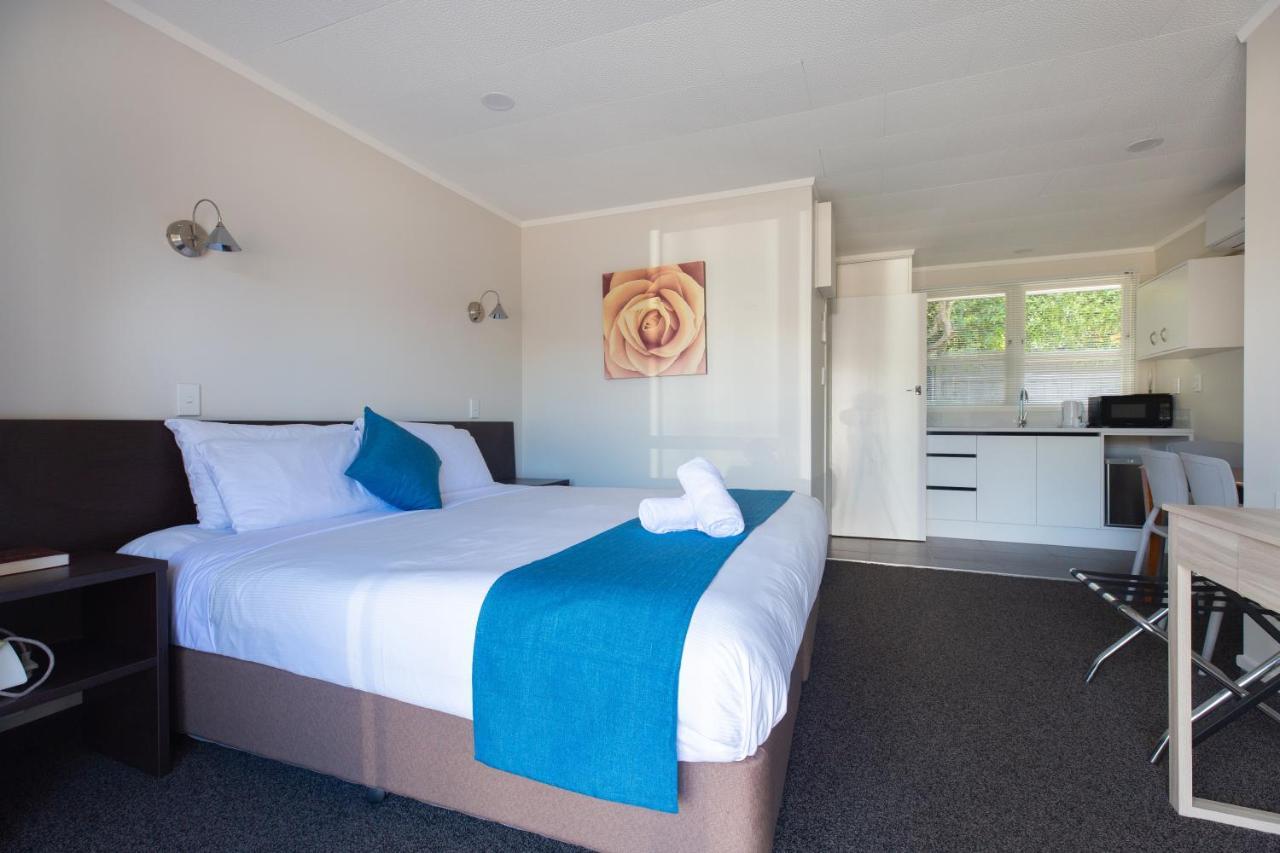 Lake Breeze Motel Taupo Exterior photo