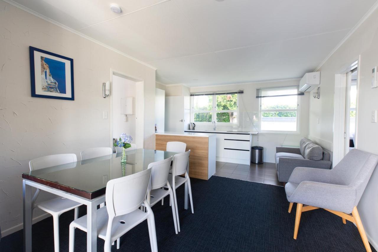 Lake Breeze Motel Taupo Exterior photo