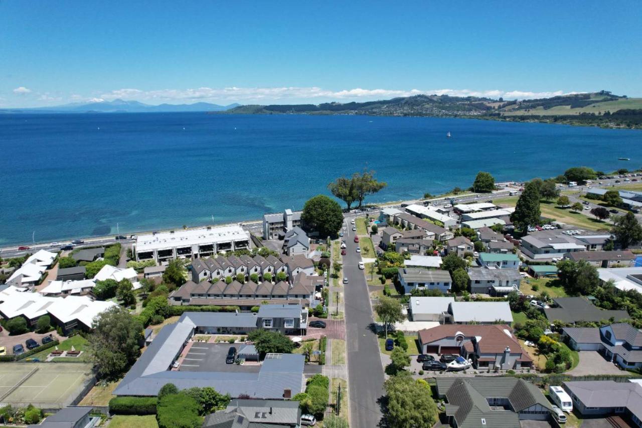 Lake Breeze Motel Taupo Exterior photo