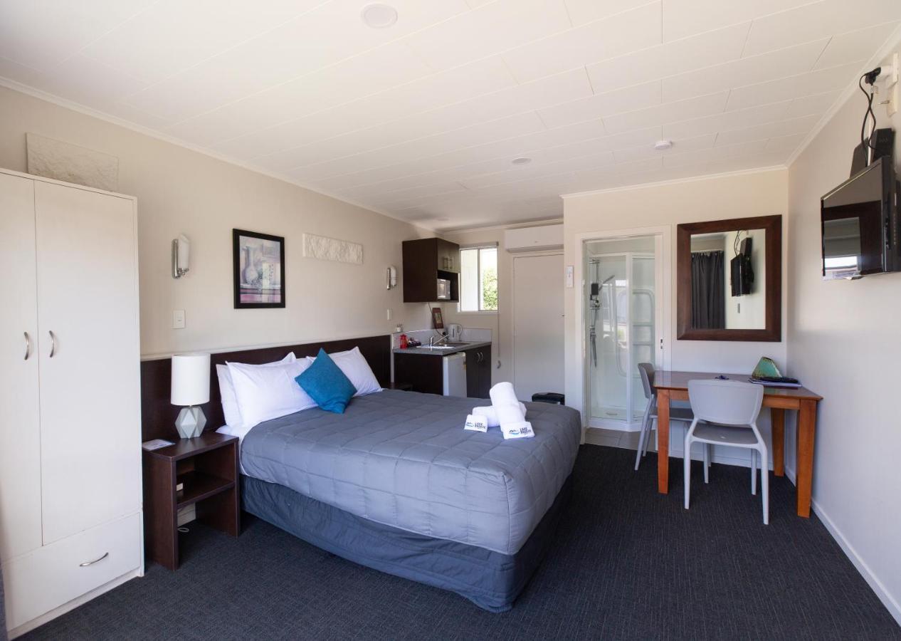 Lake Breeze Motel Taupo Exterior photo