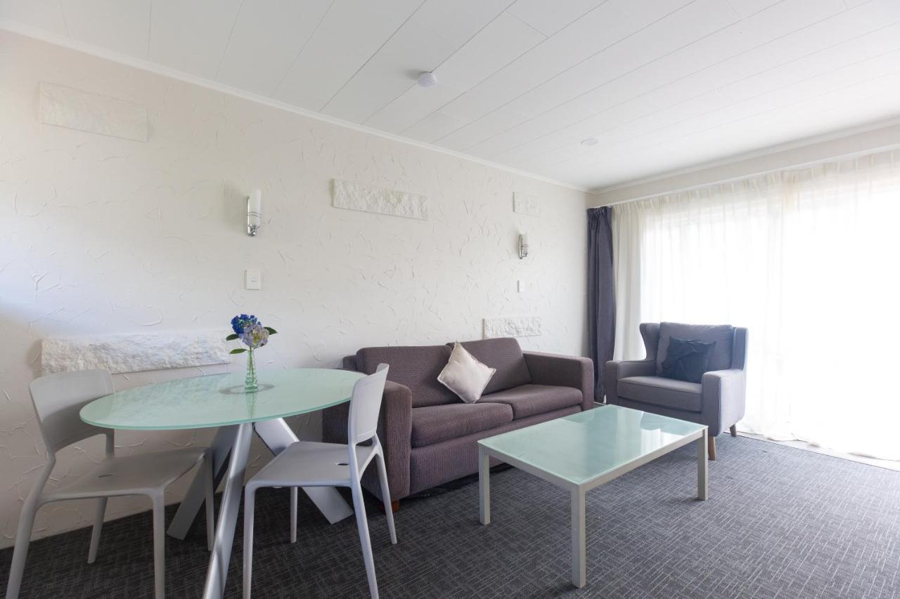 Lake Breeze Motel Taupo Exterior photo