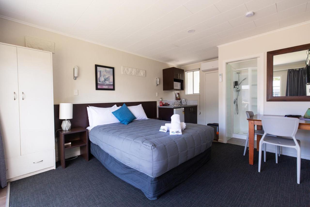 Lake Breeze Motel Taupo Exterior photo