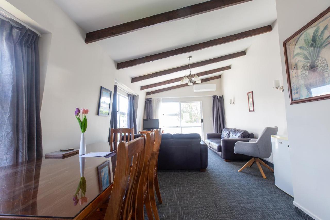 Lake Breeze Motel Taupo Exterior photo