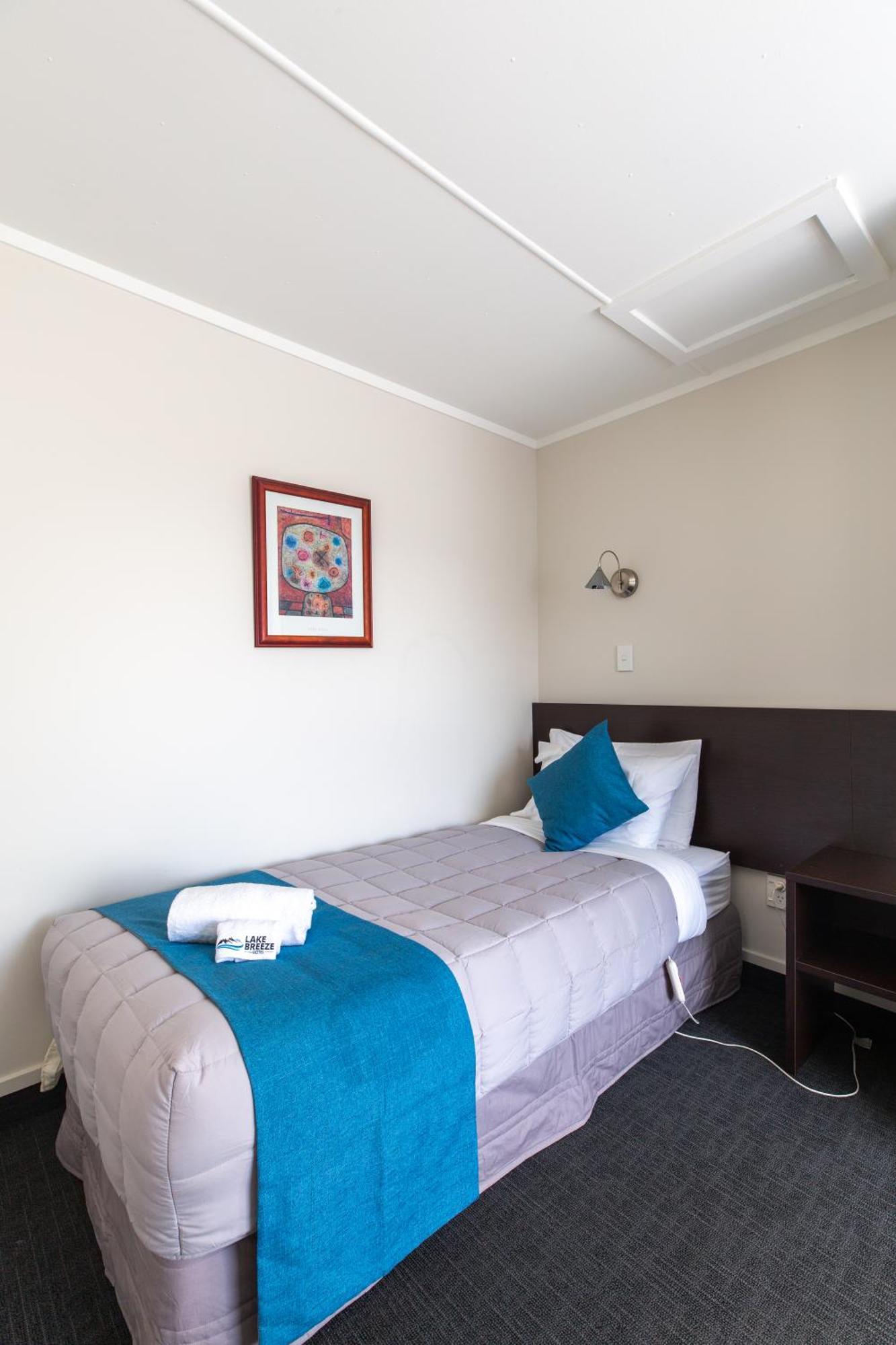 Lake Breeze Motel Taupo Exterior photo
