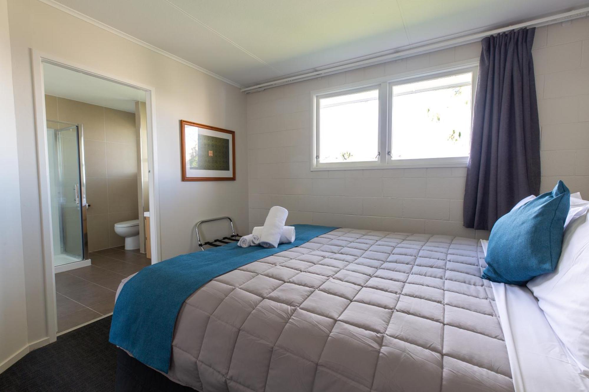 Lake Breeze Motel Taupo Exterior photo