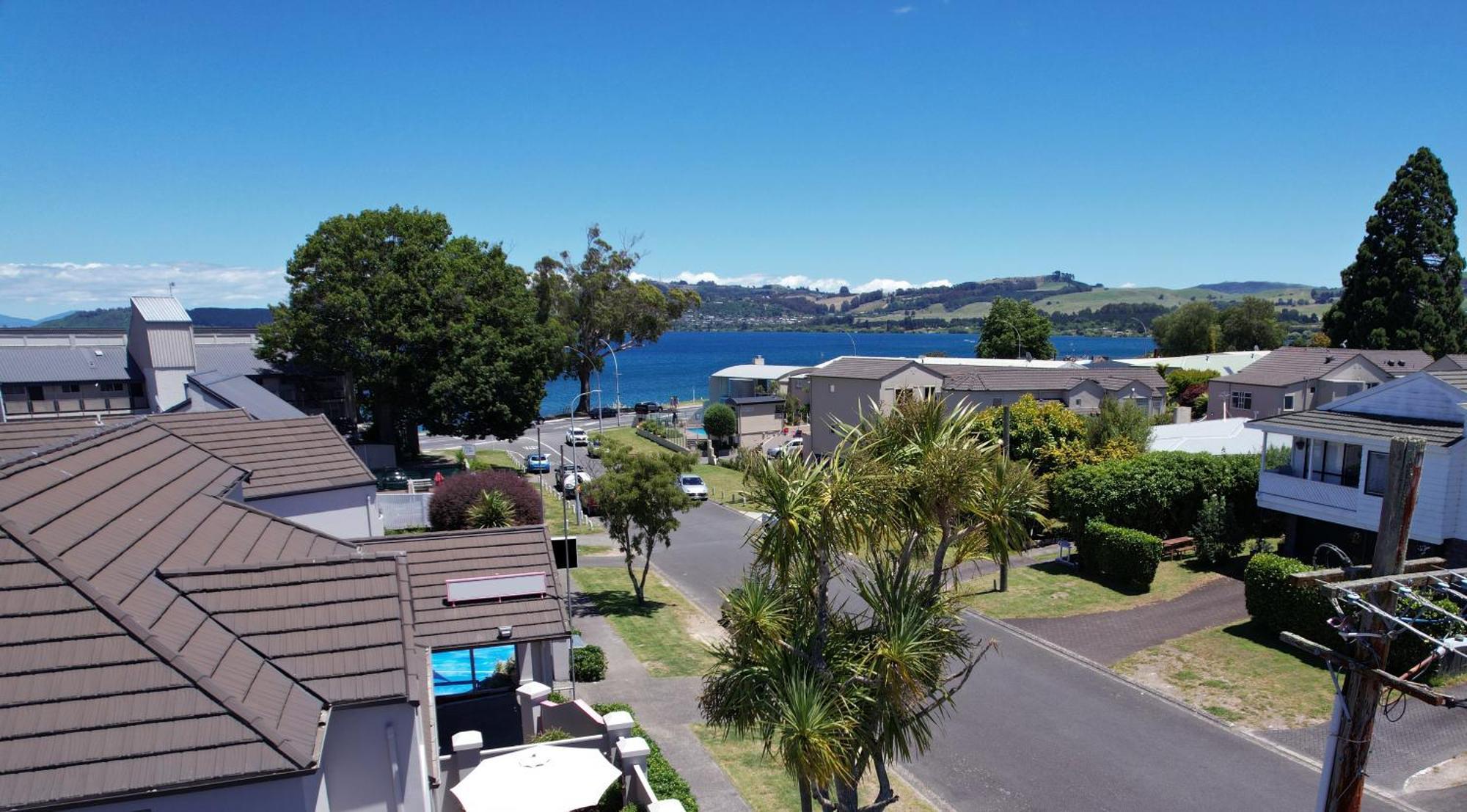 Lake Breeze Motel Taupo Exterior photo