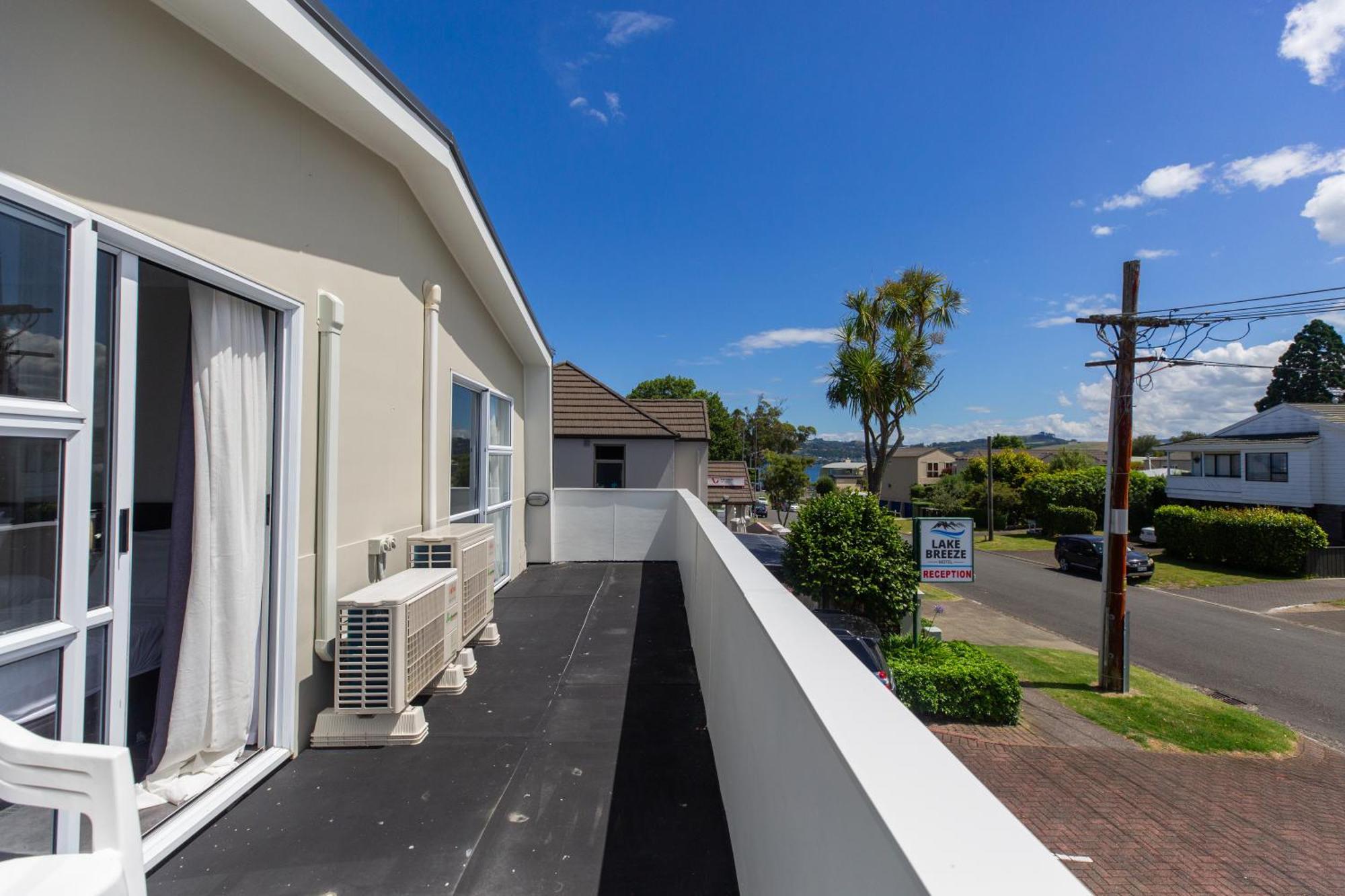 Lake Breeze Motel Taupo Exterior photo