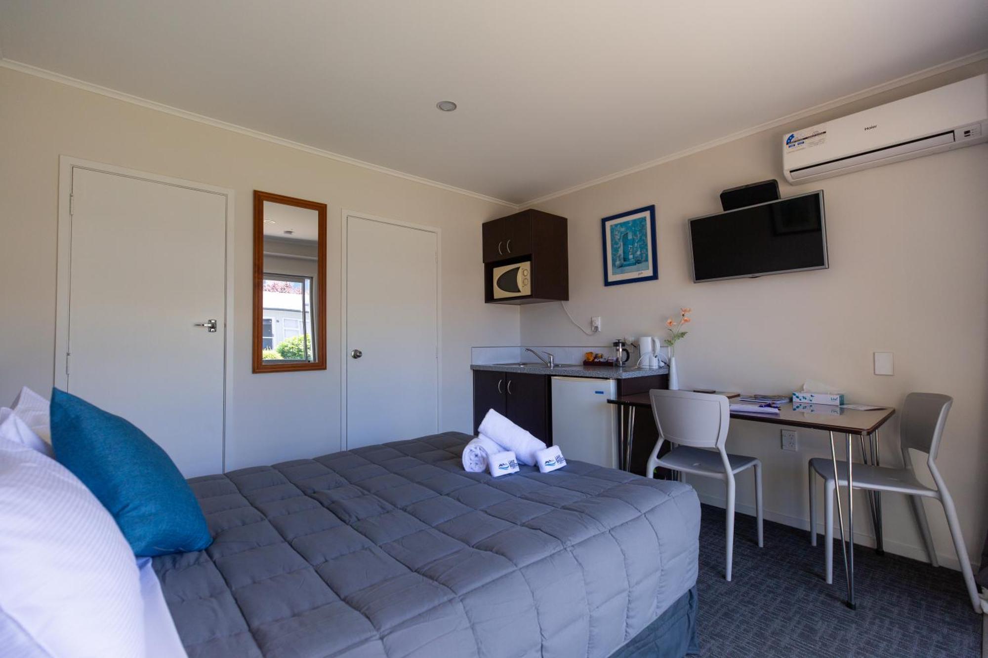 Lake Breeze Motel Taupo Room photo